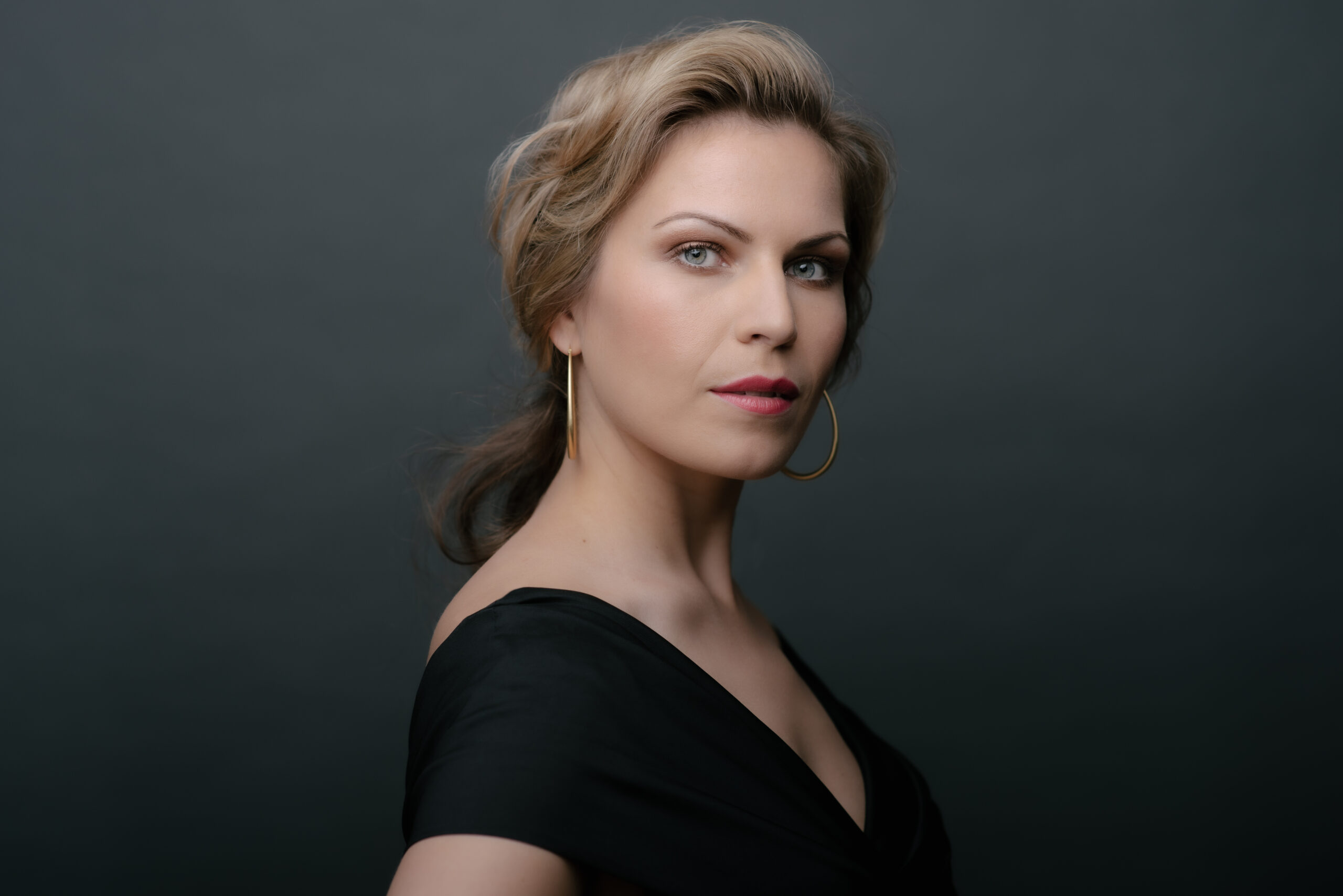 Porträt von Raffaela Lintl